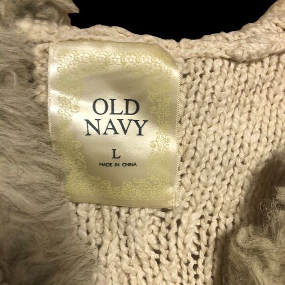 Old Navy Faux Fur Trimmed Hooded Vest, Cable Knit, 2 Button Hoodie SZ Junior L - Picture 3 of 8